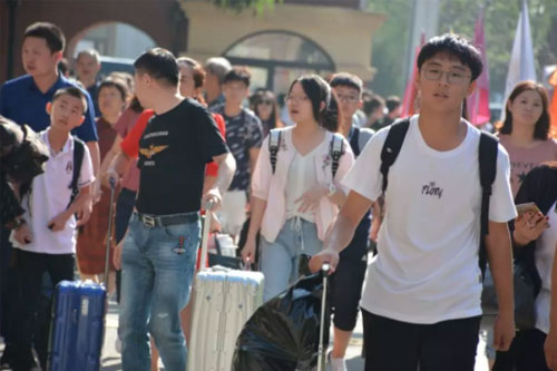 為什么要上民辦私立學(xué)校?”“民辦私立學(xué)校哪里好？